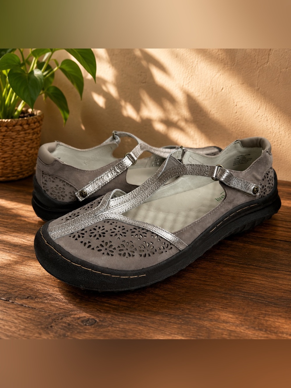 Jambu Creek Women’s 9.5 Gray Silver Leather T-Strap Comfort Shoes Floral